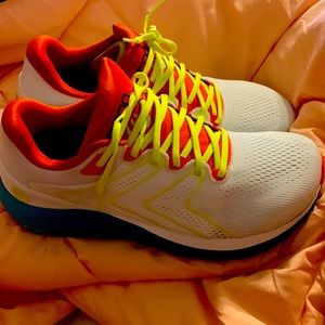 Nice  like new phantom 2 walking or running shoes , very comfortable